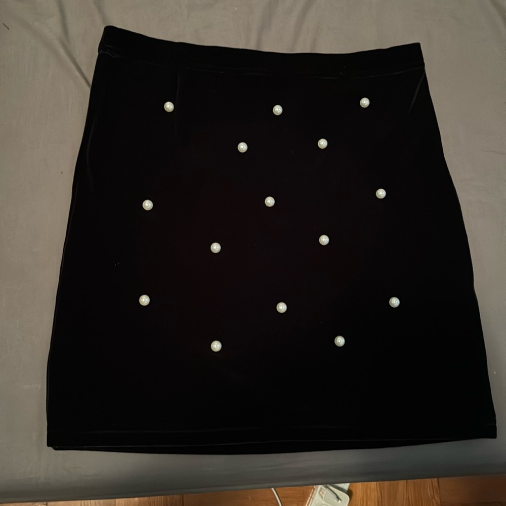 Velvet skirt with Pearls
